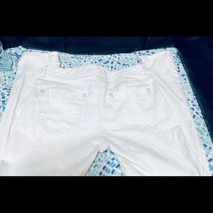 5/$25! Free People White Jeans